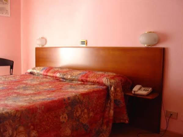 Domus Hotel Alessandria Exterior foto